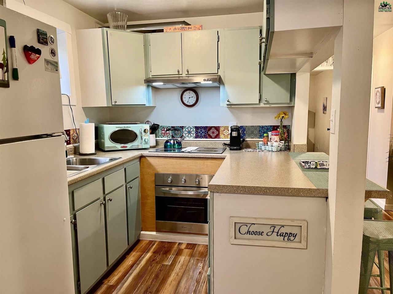 913 5th Ave - Photo 6 of 13