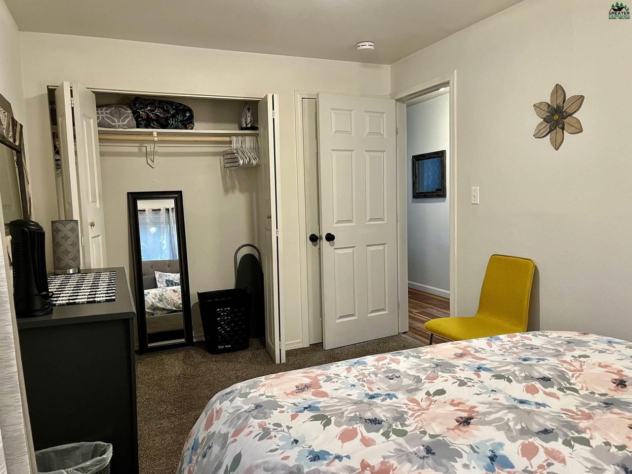 913 5th Ave - Photo 7 of 13