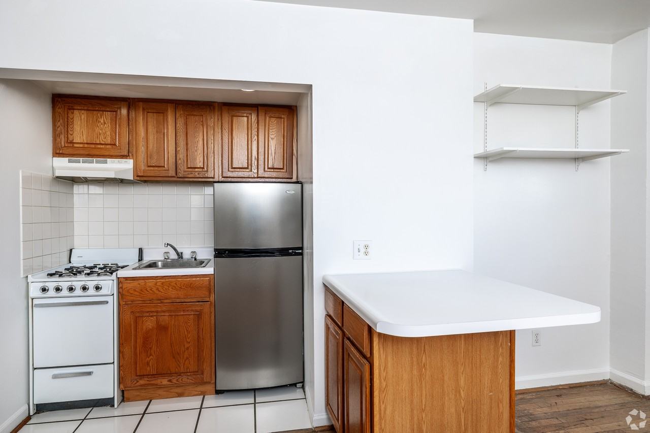 Bldg 3 B19 2nd Floor #B19 - Photo 3 of 12