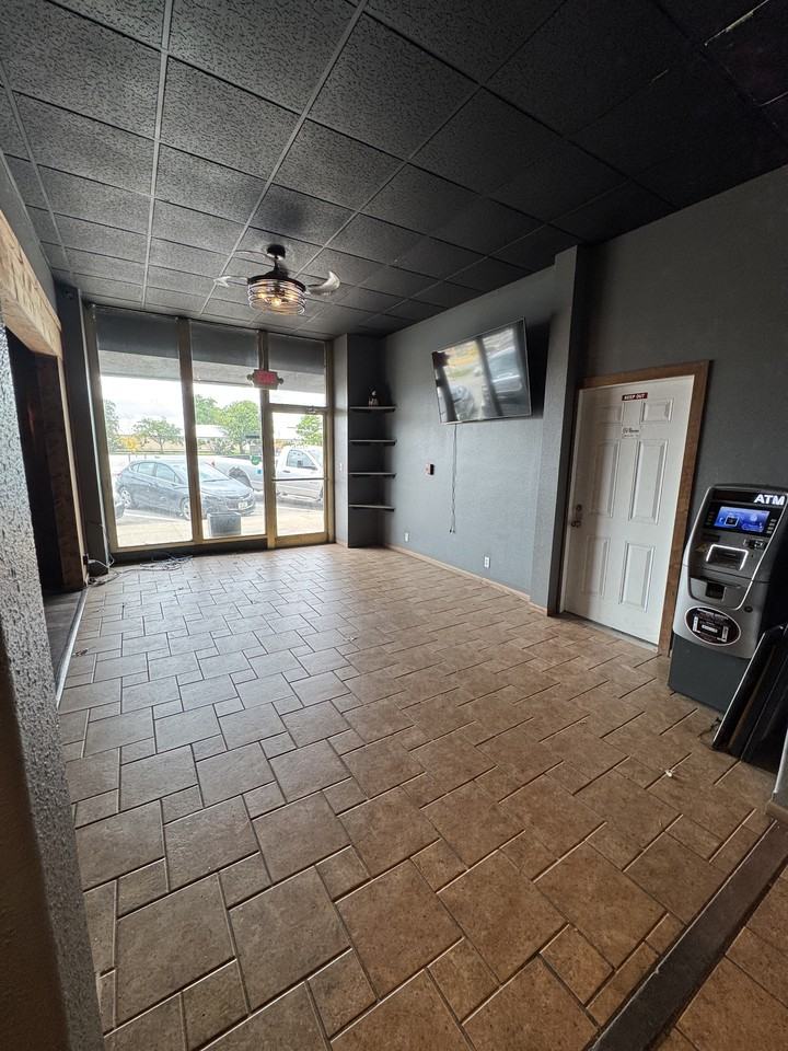 301 West Adams Street - Photo 3 of 13