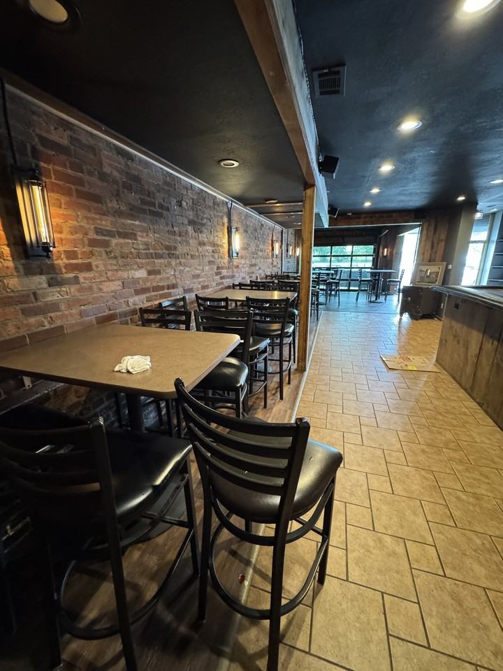 301 West Adams Street - Photo 6 of 13