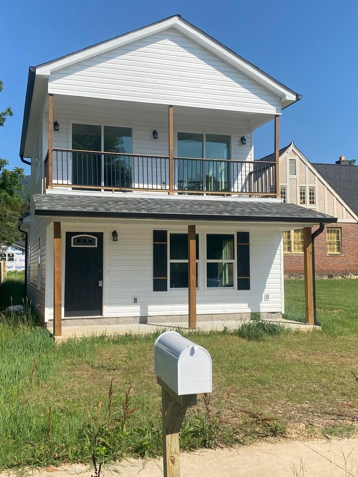 404 Elm Avenue #1 - Photo 5 of 14