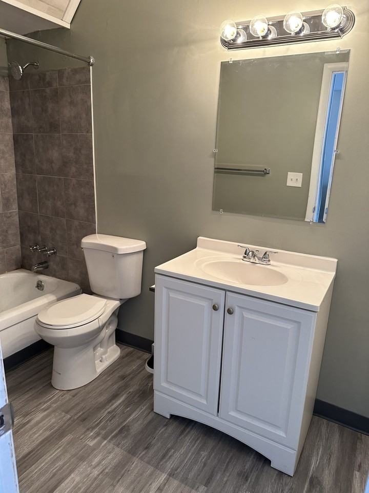 401 401 Smith StreetC5 #C5 - Photo 6 of 12