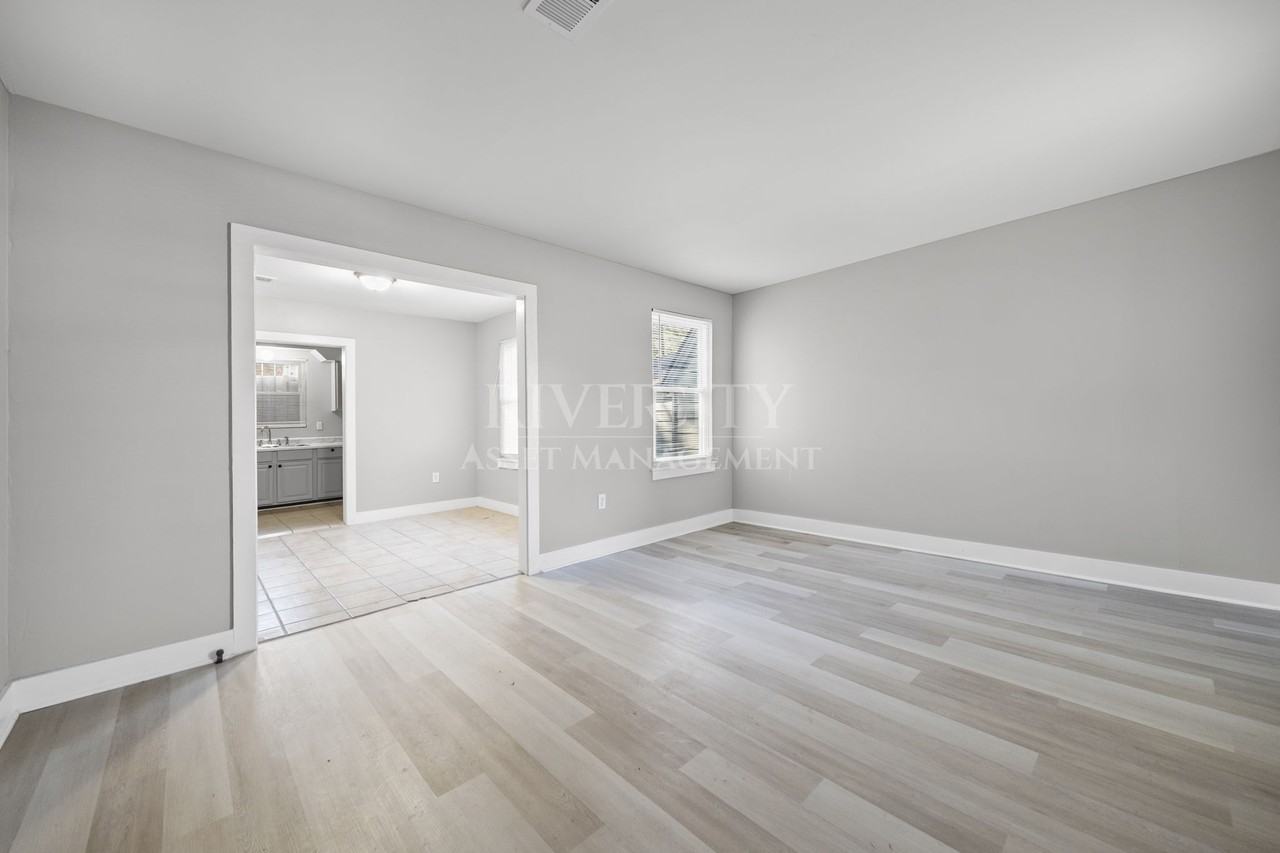 3835 Kimball Ave #3835 - Photo 4 of 9