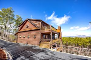 featured image of 921 Ridge Peak View #1