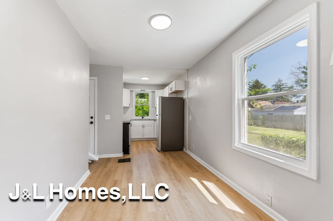 568 Whitethorne Ave #1 - Photo 7 of 13