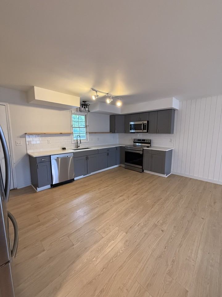 6368 Ivy Street #B - Photo 2 of 8