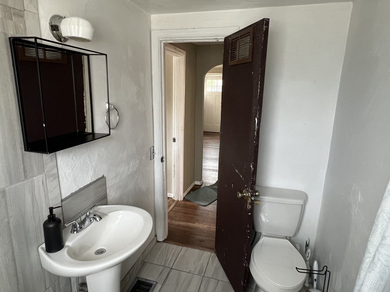 347 Hill Avenue #1 - Photo 4 of 20