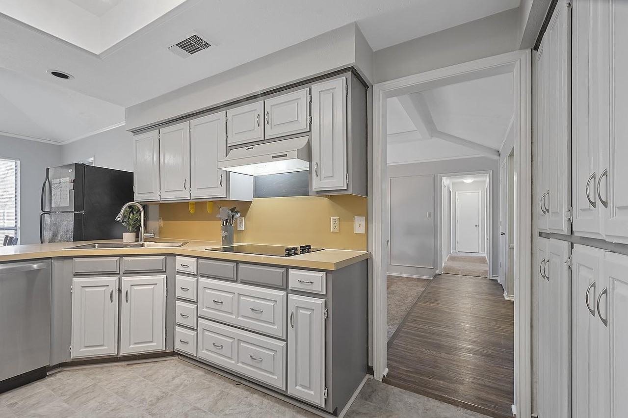 Colosseum Way - Photo 2 of 10