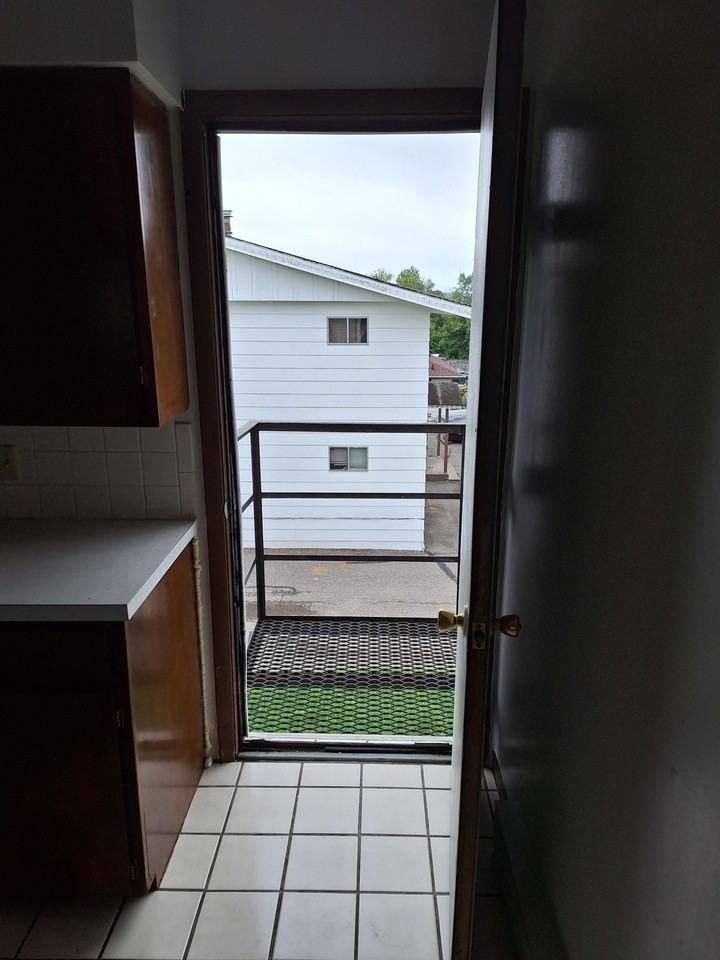 2202 N 13th St #3 - Photo 5 of 15