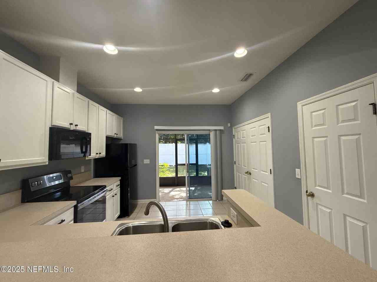 6162 High Tide Boulevard - Photo 7 of 14