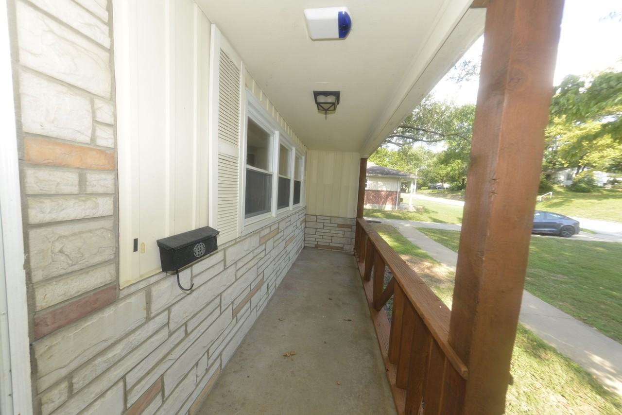 1005 Hawthorn Avenue #1 - Photo 3 of 33