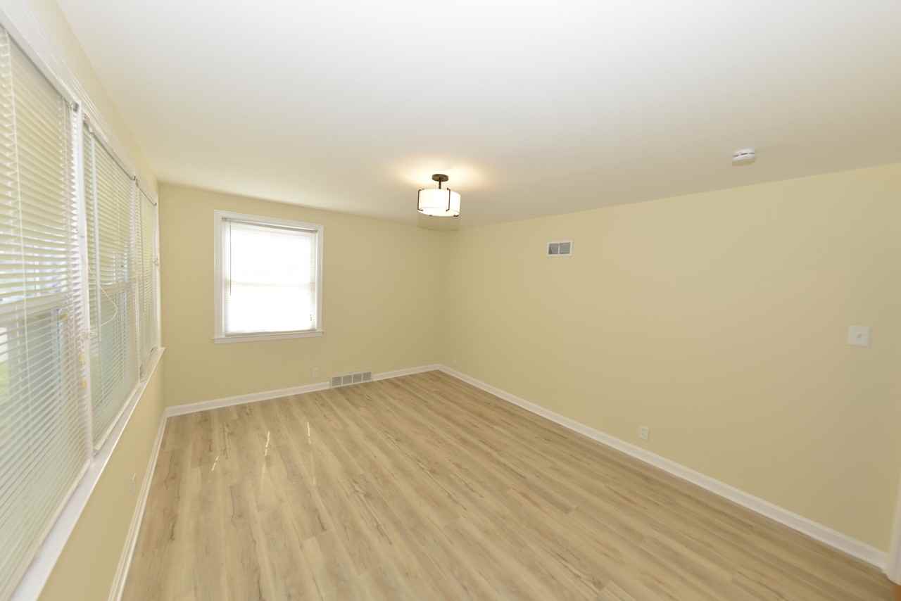 1005 Hawthorn Avenue #1 - Photo 5 of 33