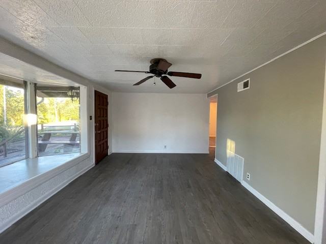 2527 Riverside Dr #1 - Photo 3 of 25