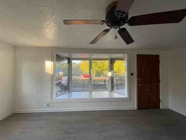 2527 Riverside Dr #1 - Photo 4 of 25