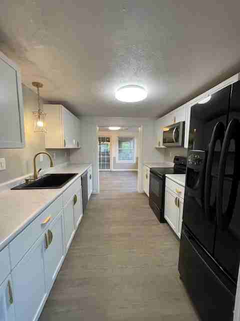 2527 Riverside Dr #1 - Photo 6 of 25