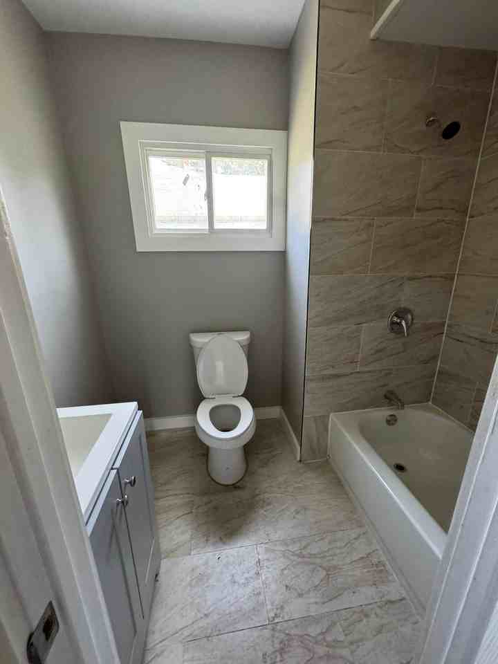 302 Cannon St #1 - Photo 3 of 4