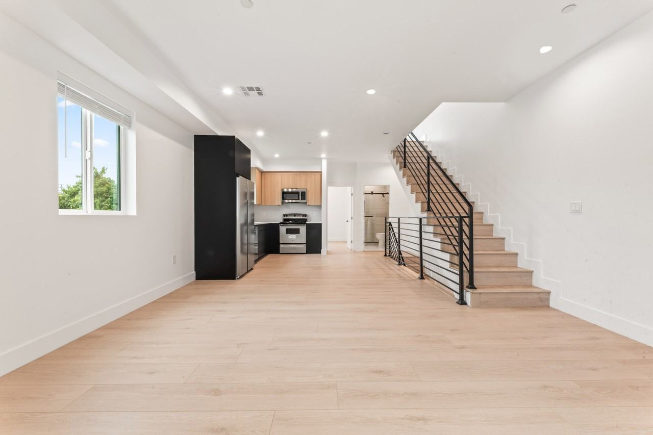 436 East 28th Street #1 - Photo 4 of 24