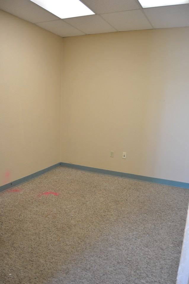 4620 50th St #10 - Photo 2 of 20