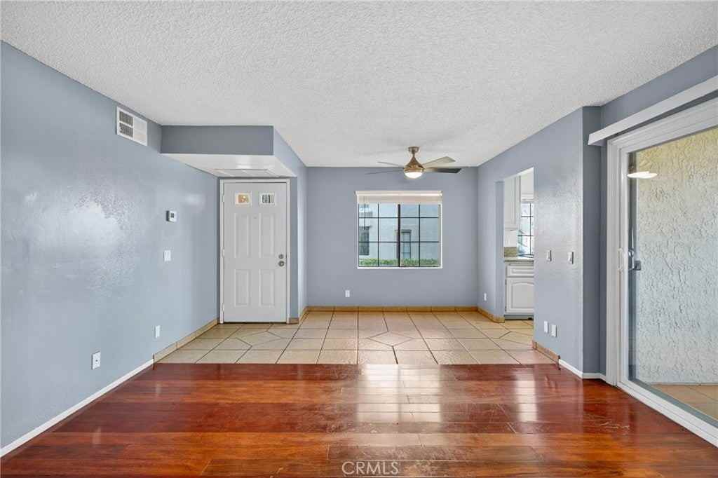 2554 Olive Drive - Photo 5 of 37