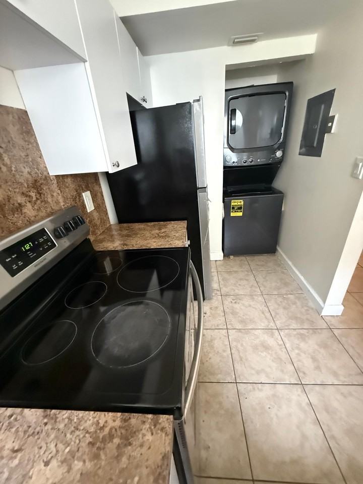 2444 Nw 52nd Ave #1 - Photo 6 of 24