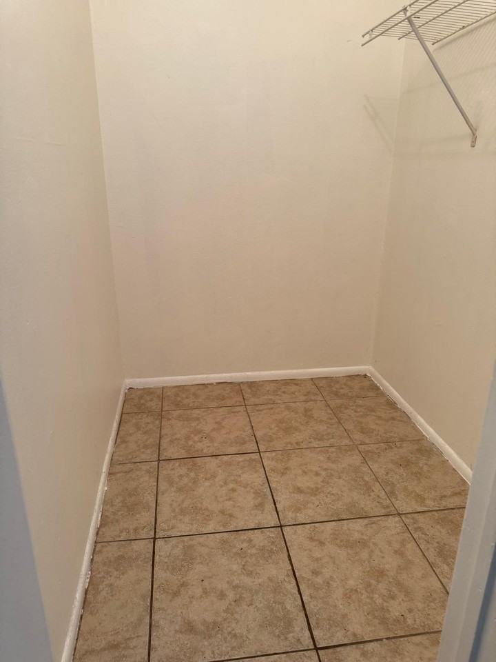 2444 Nw 52nd Ave #1 - Photo 7 of 24