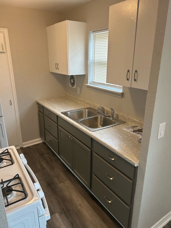 618 South Hunter #3 - Photo 3 of 7