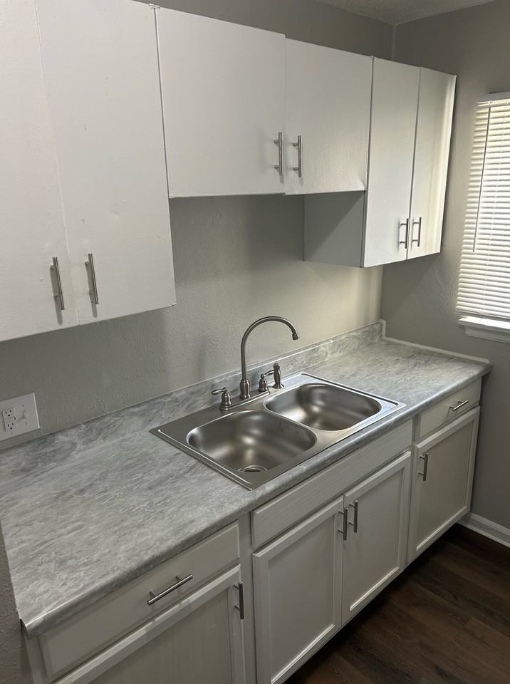 614 South Hunter #1 - Photo 2 of 10