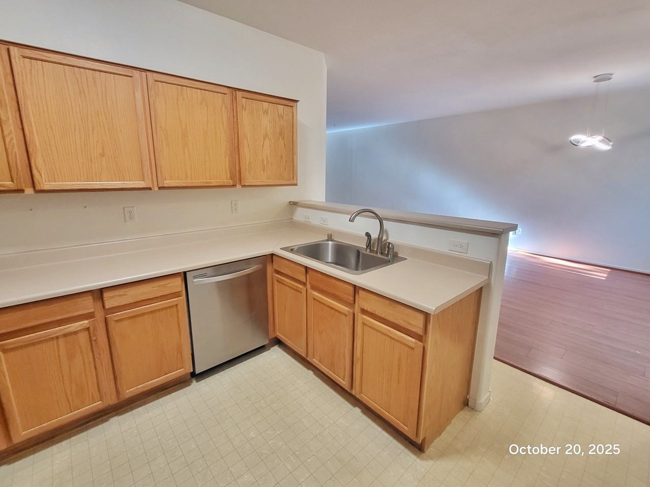 1004 1004 Duckhorn Court - 104Unit 104 #104 - Photo 5 of 18