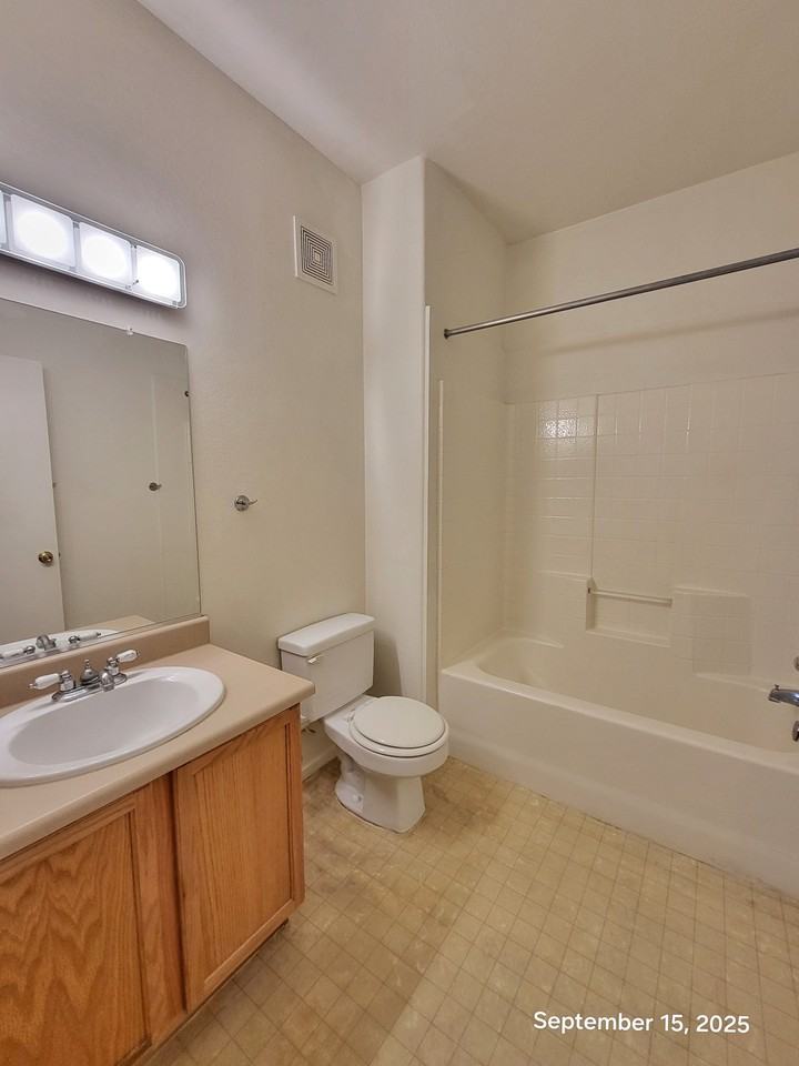 1004 1004 Duckhorn Court - 104Unit 104 #104 - Photo 7 of 18