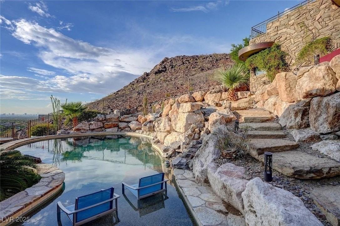 1608 Liege Dr - Photo 4 of 44