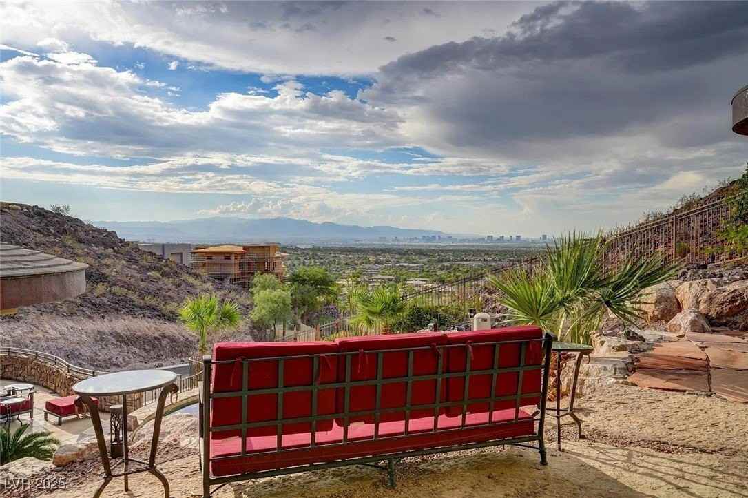 1608 Liege Dr - Photo 7 of 44