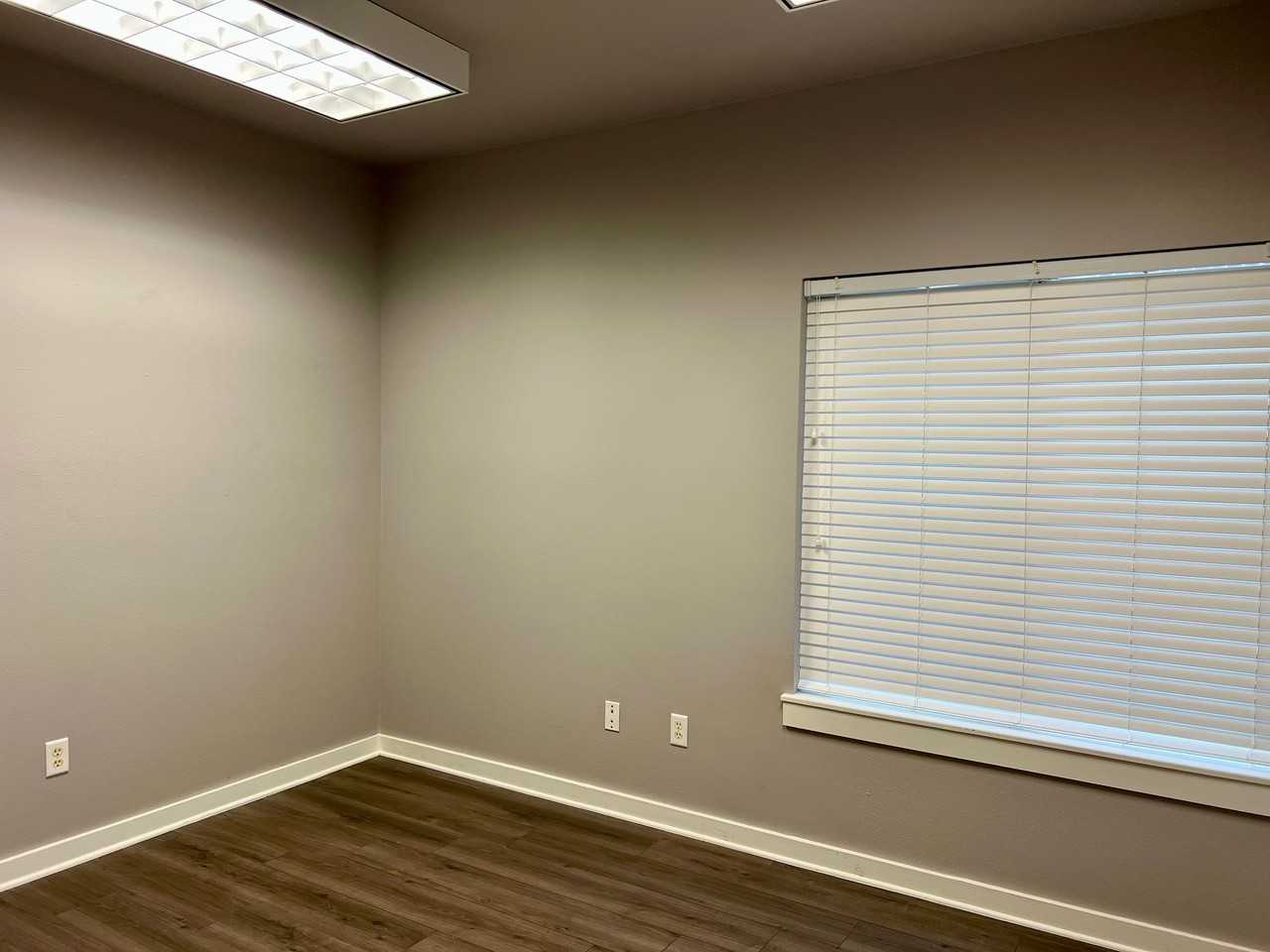 302 Southwest 6th Street #12 - Photo 5 of 10