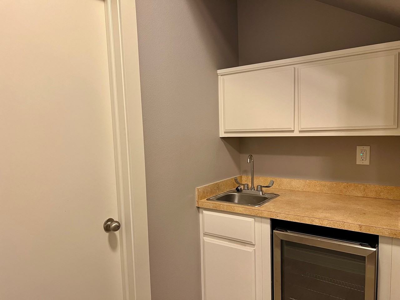 302 Southwest 6th Street #12 - Photo 6 of 10