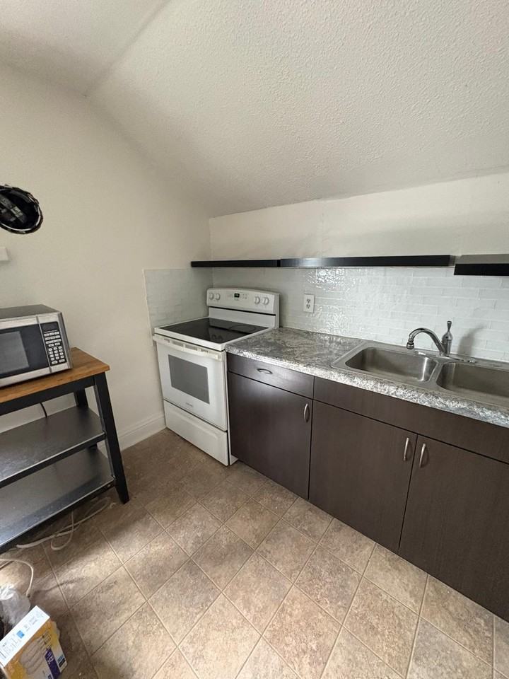 1111 5th Avenue Northwest #2 - Photo 7 of 10