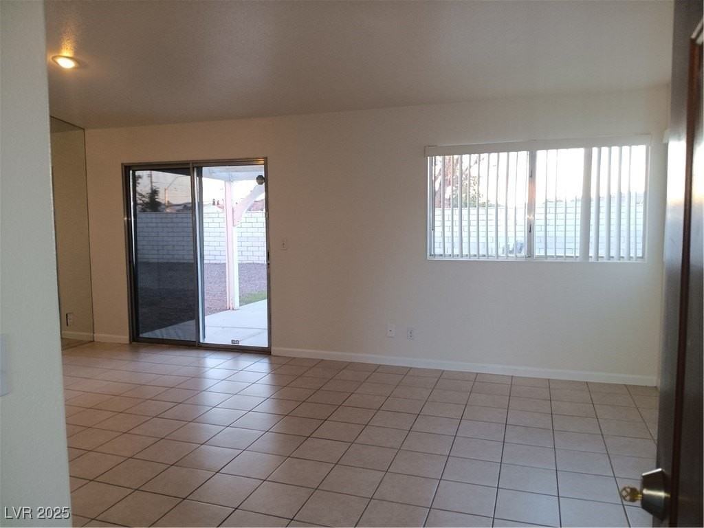 5540 Great Divide St - Photo 2 of 13