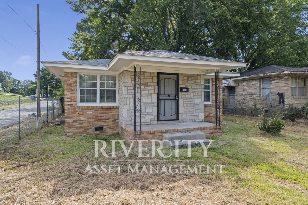 1646 Harmen St #1 - Photo 2 of 16