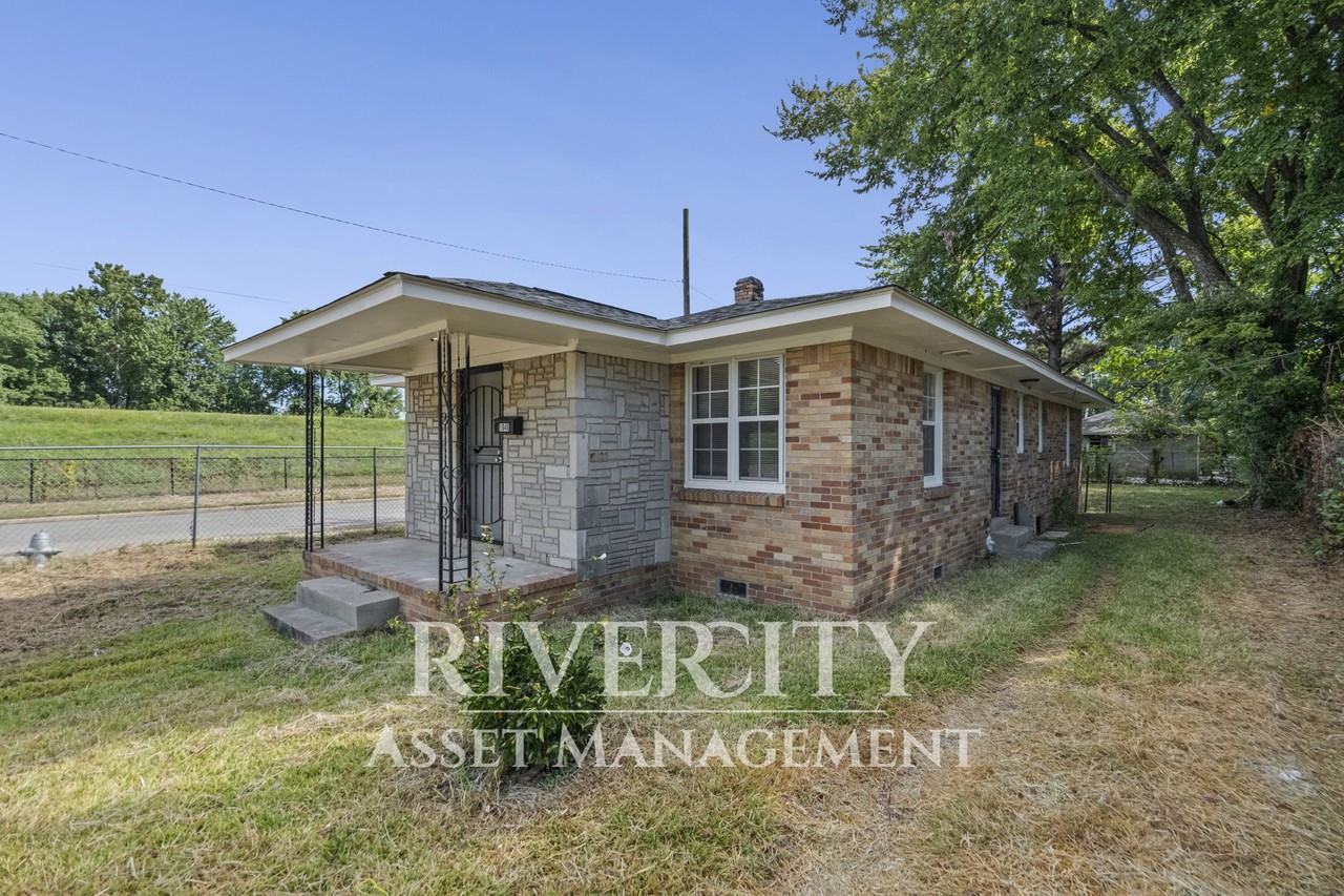 1646 Harmen St #1 - Photo 3 of 16