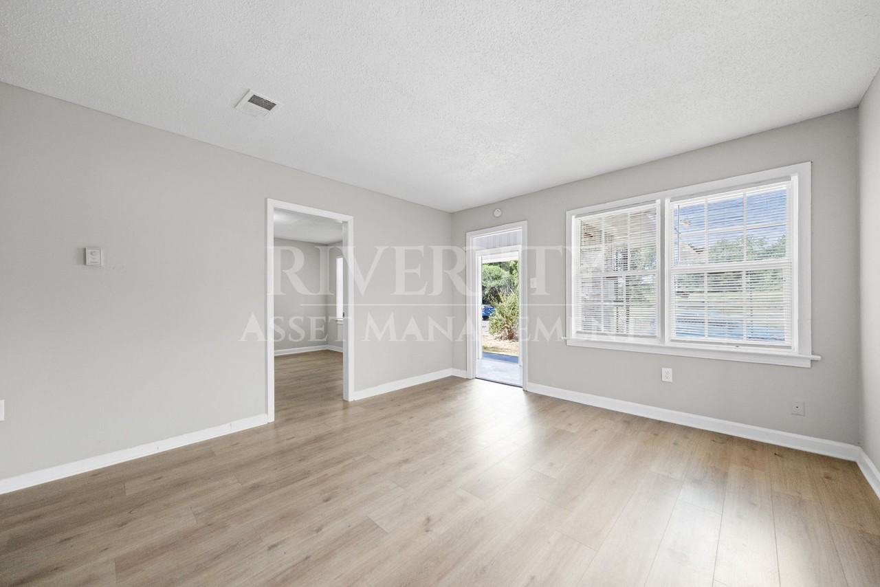 1646 Harmen St #1 - Photo 5 of 16