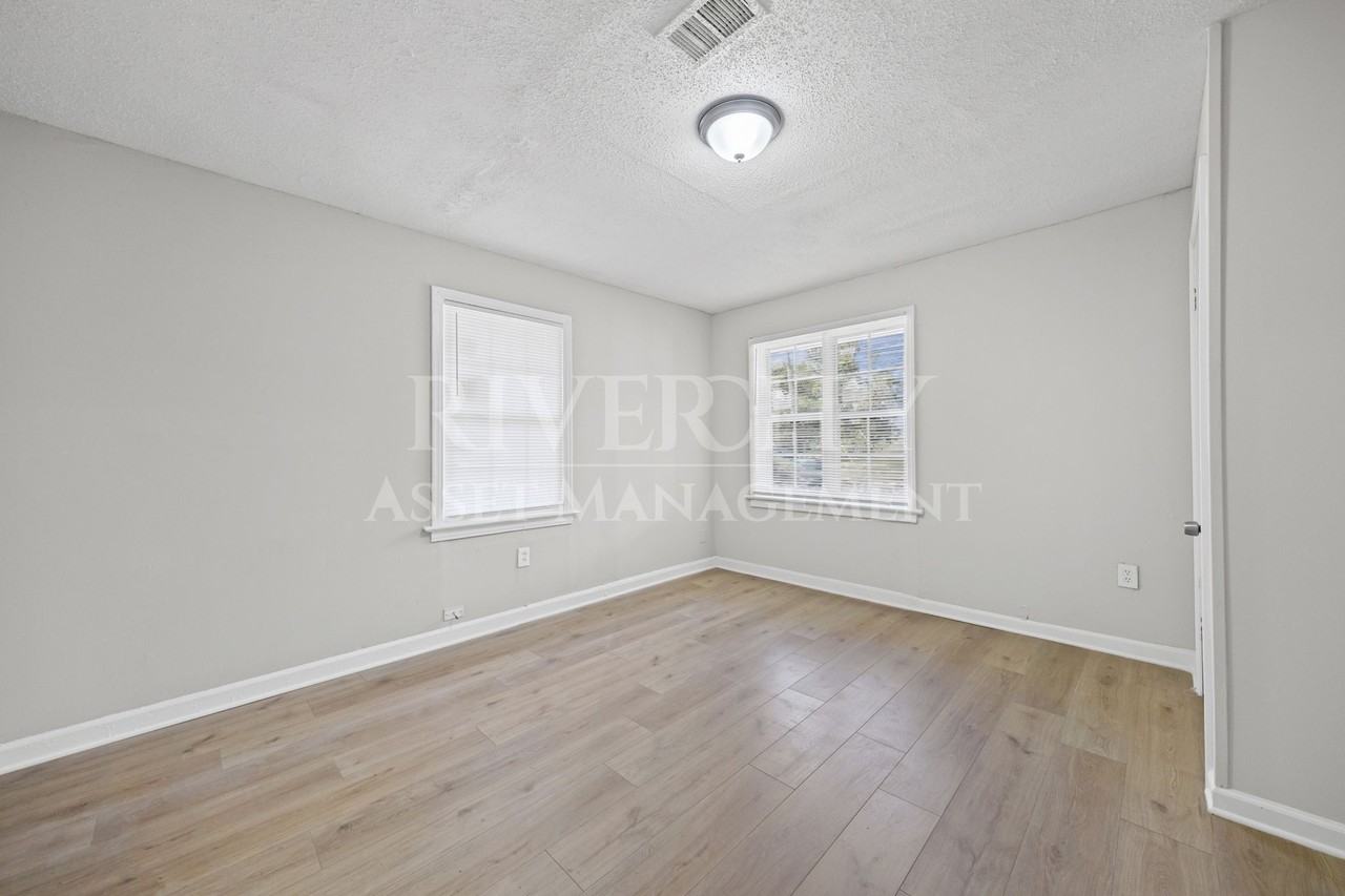 1646 Harmen St #1 - Photo 7 of 16