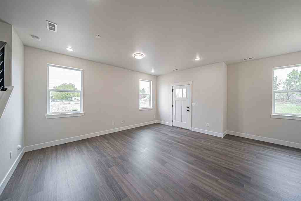 3 Huntshire Avenue 3 End- 2972 #2972 - Photo 7 of 37