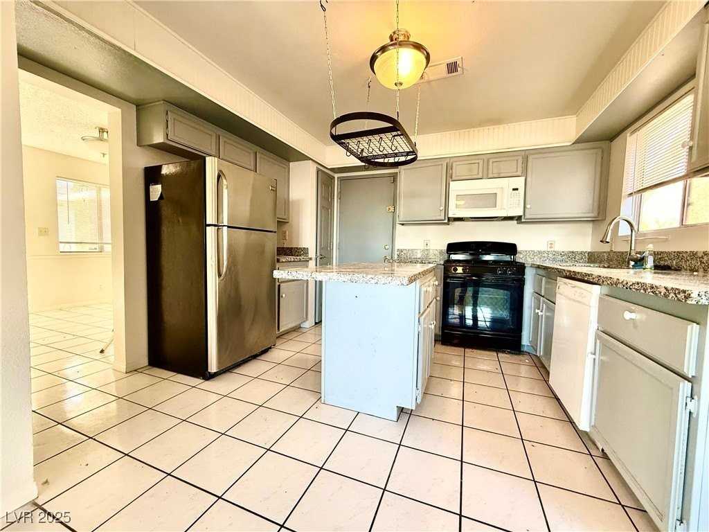 1663 Duarte Drive - Photo 4 of 15