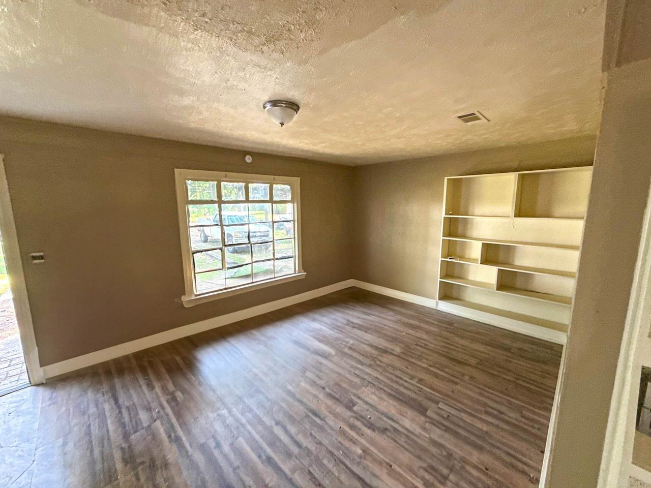 757 Woodbury Road #1 - Photo 3 of 6