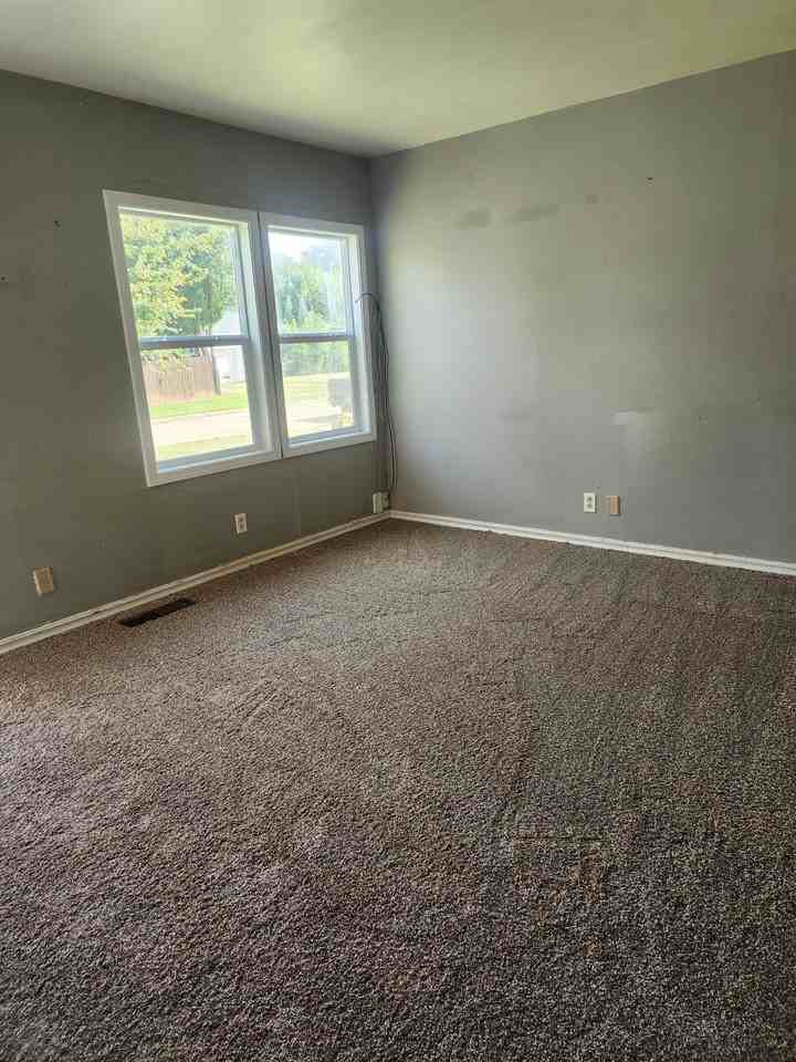 1333 W Hudson Dr #1 - Photo 4 of 9