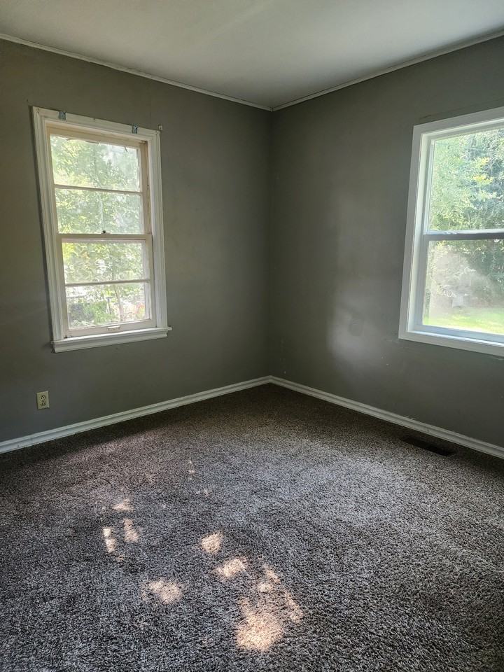 1333 W Hudson Dr #1 - Photo 6 of 9