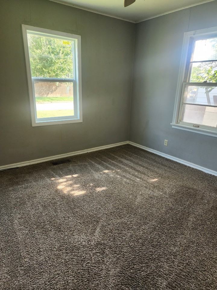 1333 W Hudson Dr #1 - Photo 7 of 9