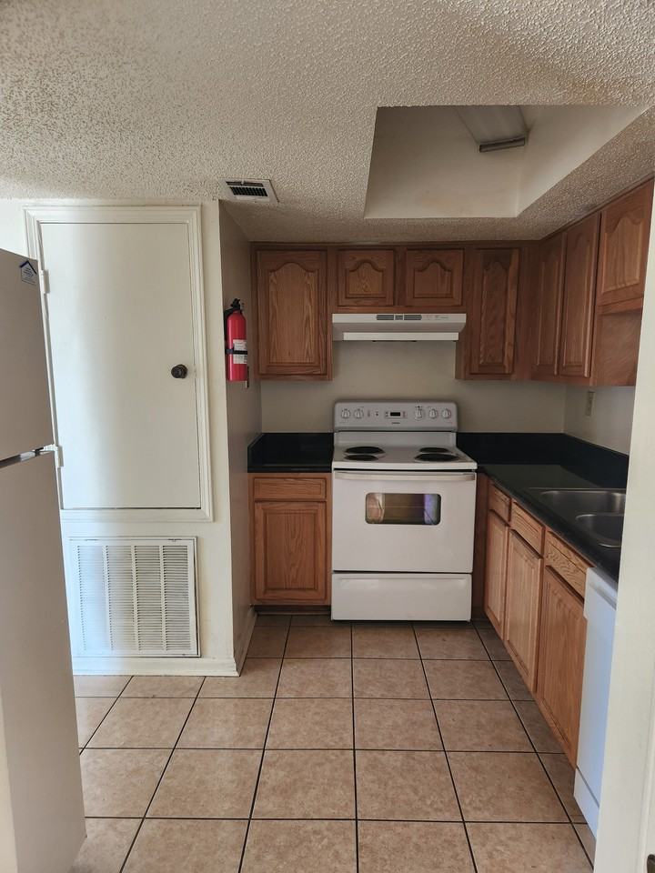 1629 Cooper Road #B - Photo 2 of 2