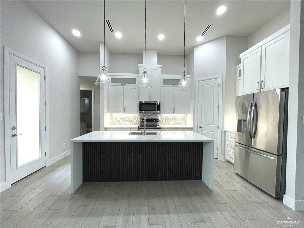 1813 Sunrise Ln - Photo 5 of 18