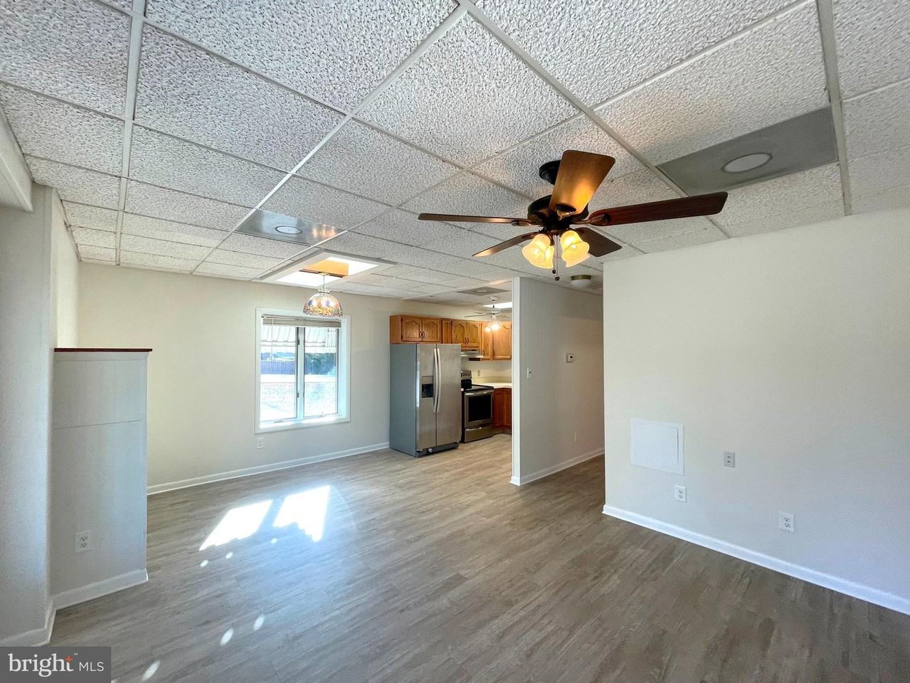 22425 Greenview Parkway - Photo 4 of 18