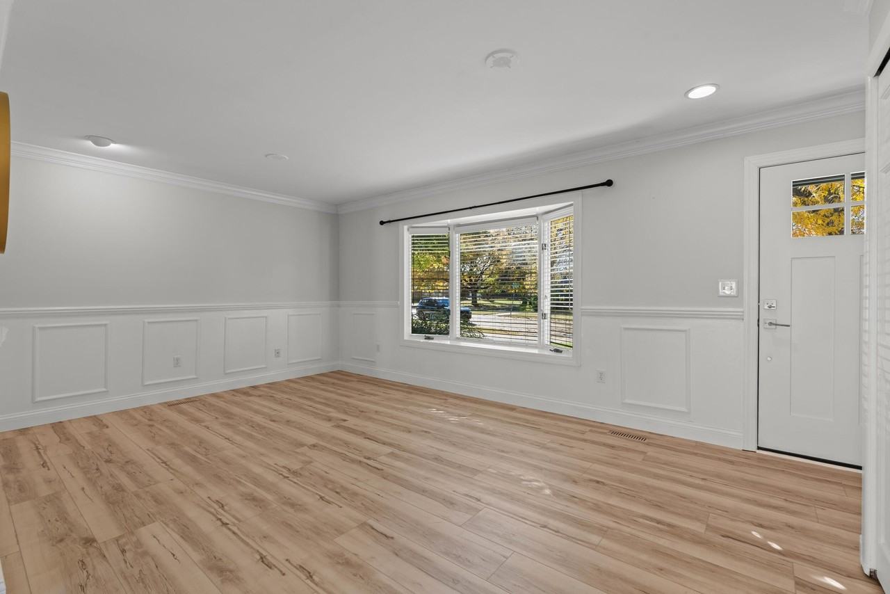 230 Selkirk Street - Photo 4 of 28